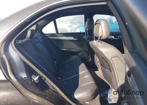 2014 Mercedes-Benz C 300 Sport 4Matic z USA, uszkodzony, nr VIN WDDGF8AB0EA933187